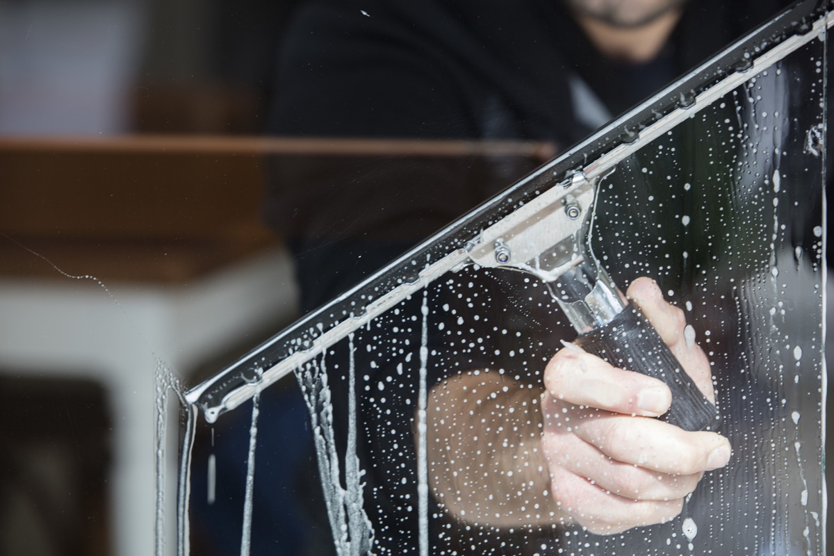 cleaning window washing